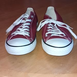 Converse all star tennis shoe size 11 red